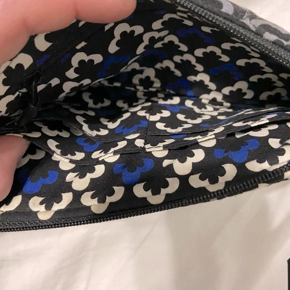 Vera Bradley wristlet - Picture 4 of 6